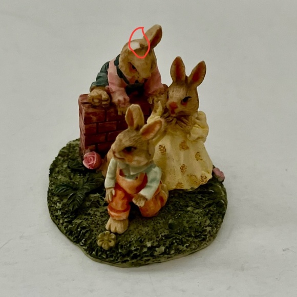 SET OF 4 RESIN EASTER RABBITS IN THEIR GARDENS - Picture 7 of 7